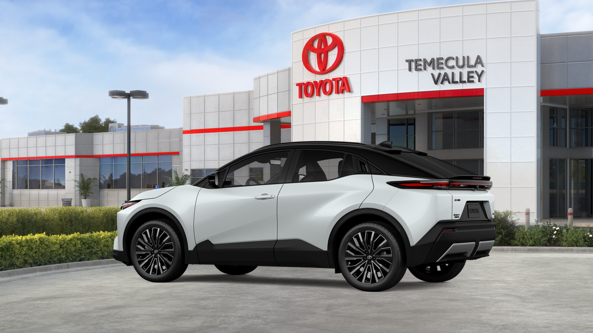 New 2026 Wind Chill Pearl with Midnight Black Metallic roof <sup>1</sup> Toyota  XSE image 7