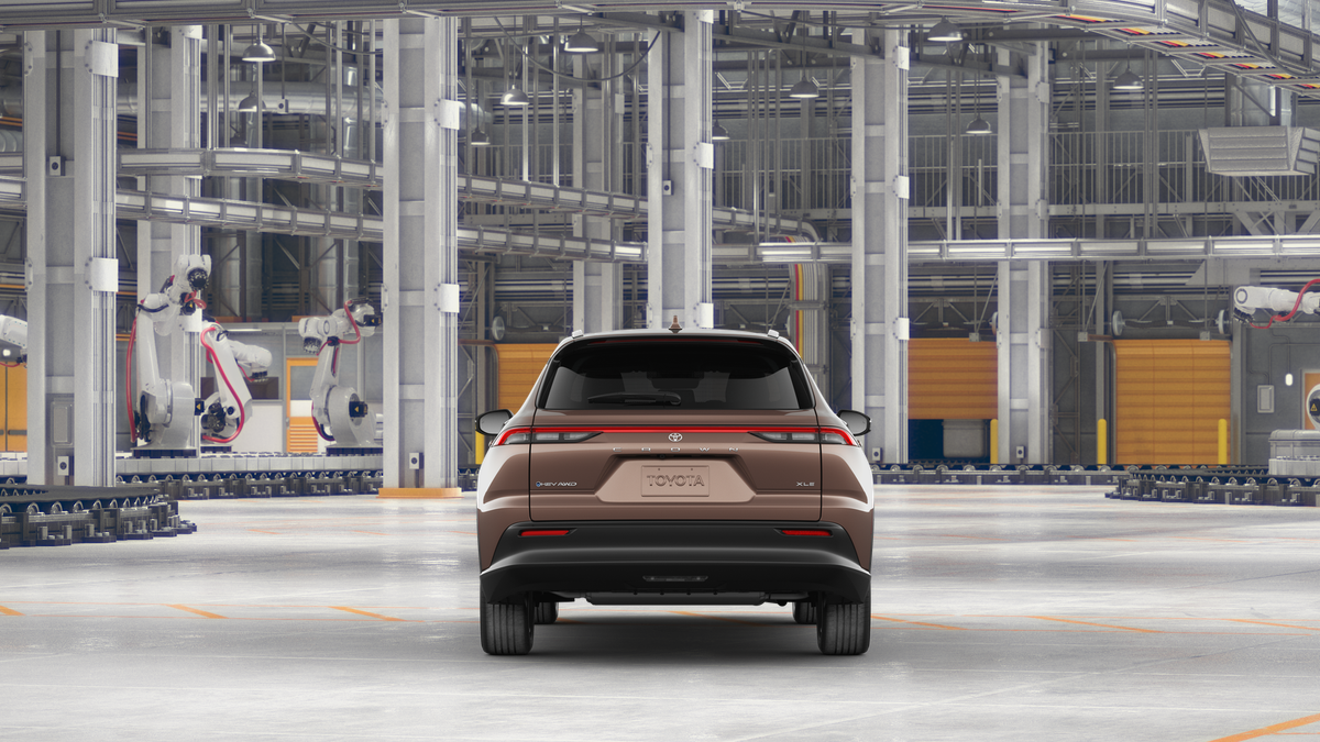 2025 Toyota Crown Signia XLE photo 8