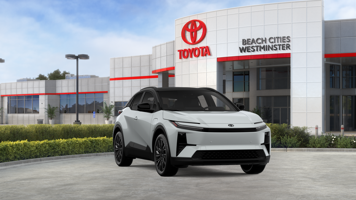 New 2026 Wind Chill Pearl with Midnight Black Metallic roof <sup>1</sup> Toyota  XSE image 19