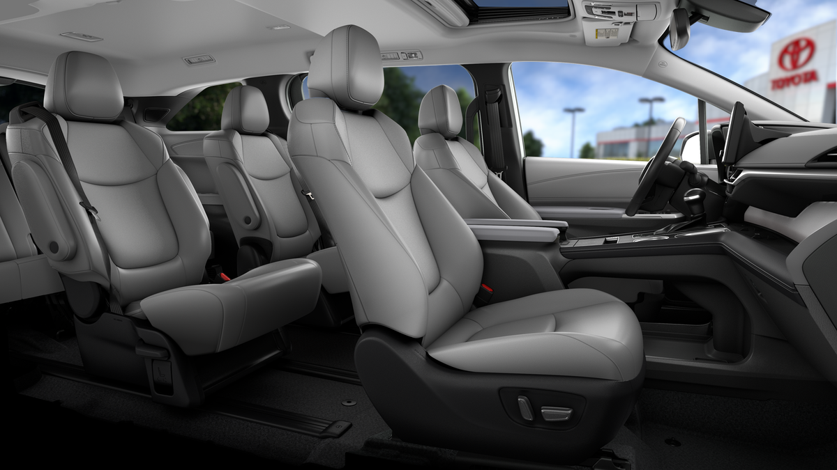 2025 Toyota Sienna XLE photo 50