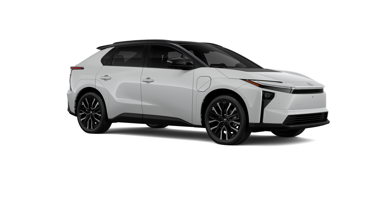 New 2027 Wind Chill Pearl with Midnight Black Metallic roof <sup>1</sup> Toyota  Limited image 30