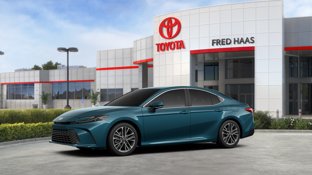 2025 Toyota Camry XLE photo 3