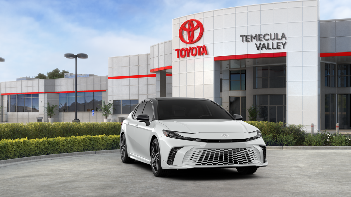 New 2026 Wind Chill Pearl with Midnight Black Metallic roof <sup>1</sup> Toyota  XSE image 18