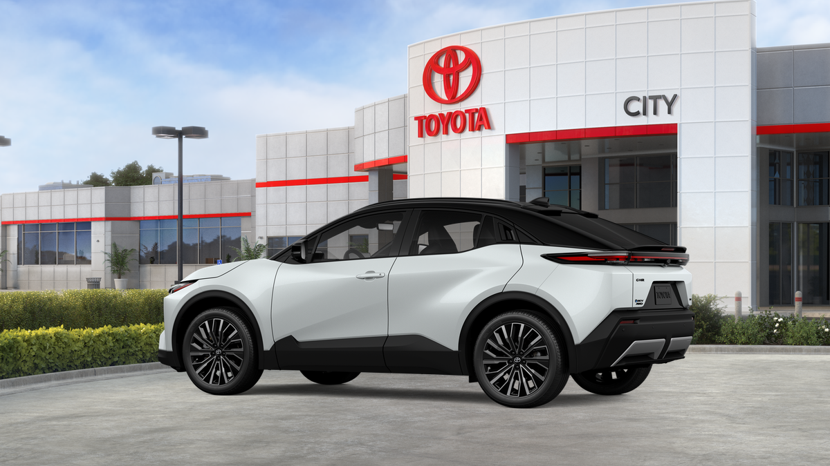 New 2027 Wind Chill Pearl with Midnight Black Metallic roof <sup>1</sup> Toyota  XSE image 42
