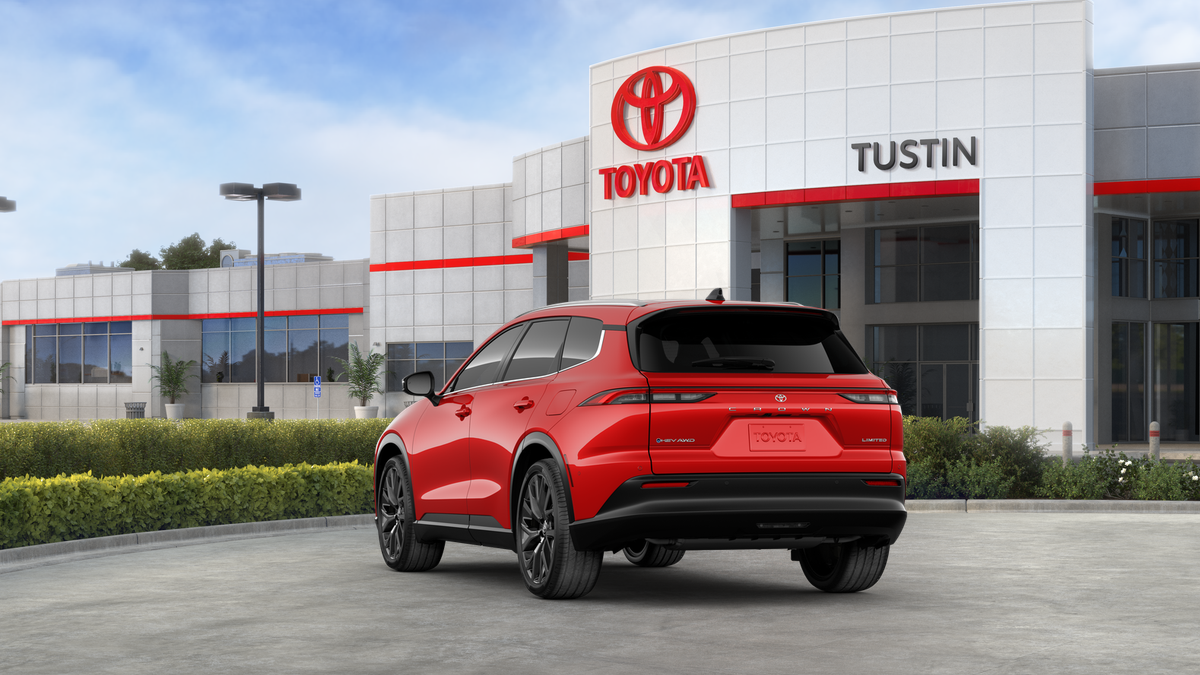 2025 Toyota Crown Signia Limited - Photo 9