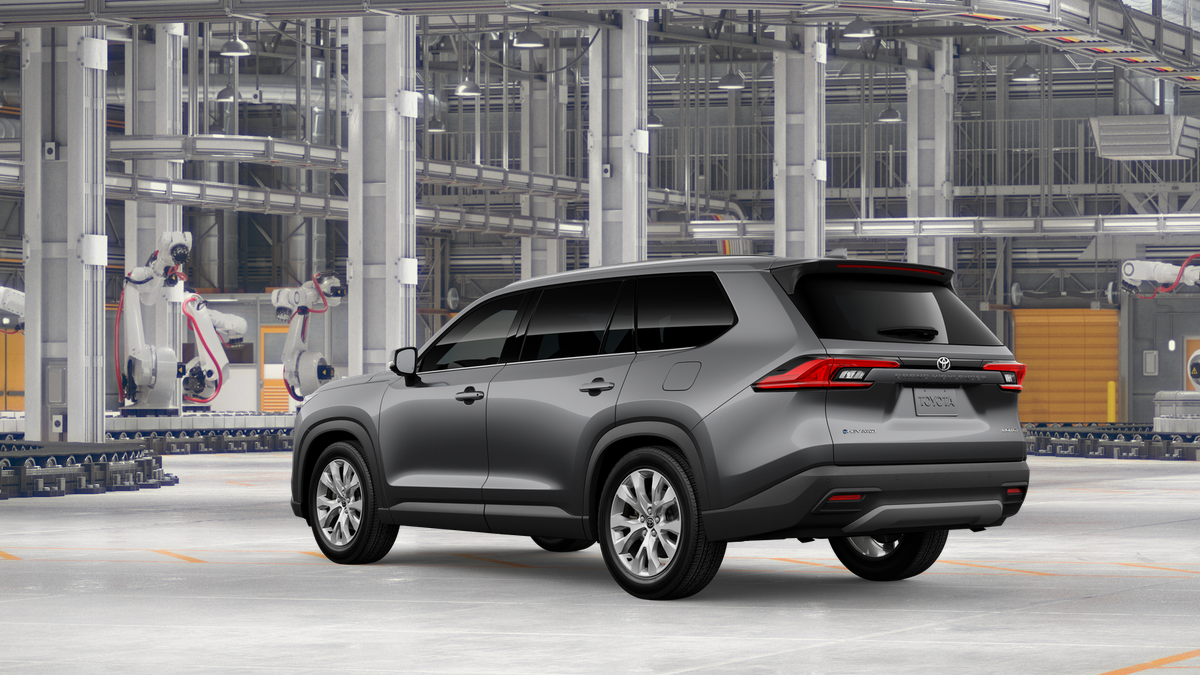 2026 Toyota Highlander Hybrid Limited photo 4