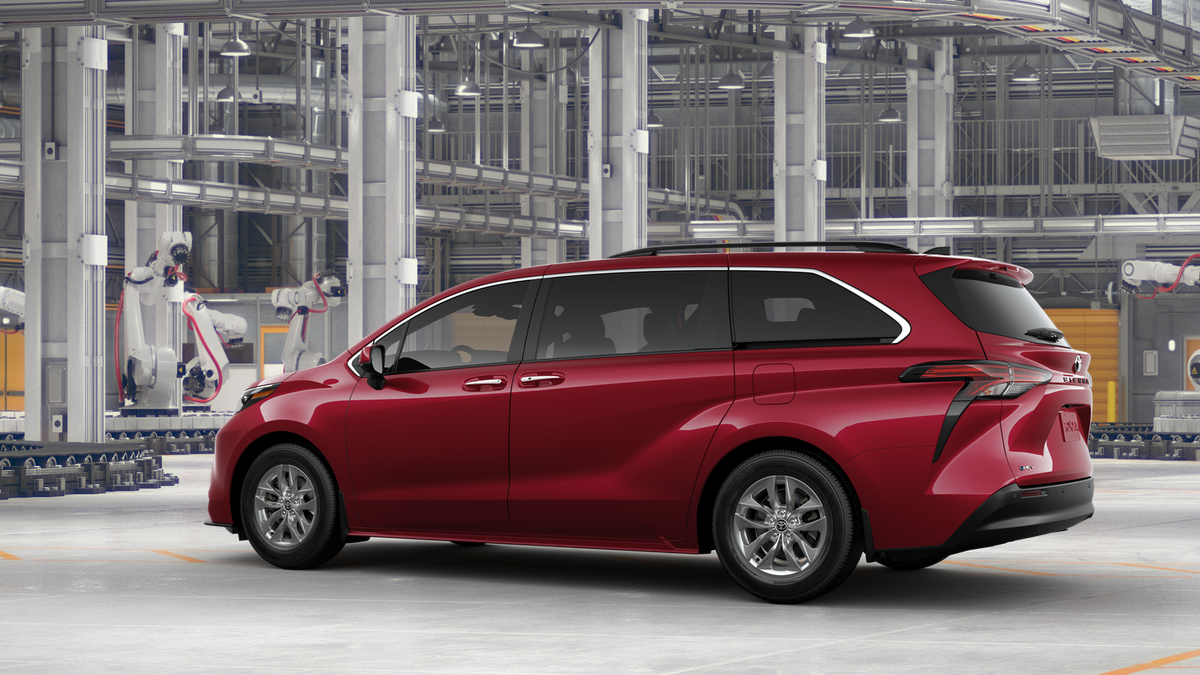 2025 Toyota Sienna XLE photo 7