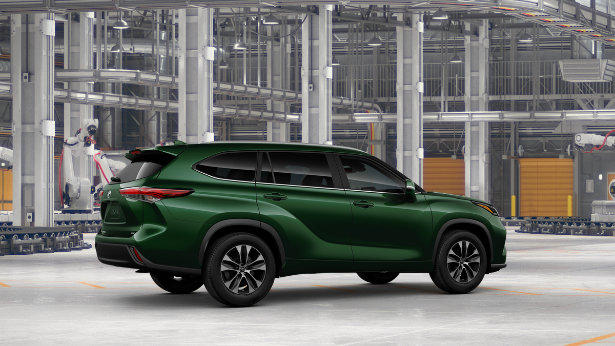2025 Toyota Highlander XLE photo 13