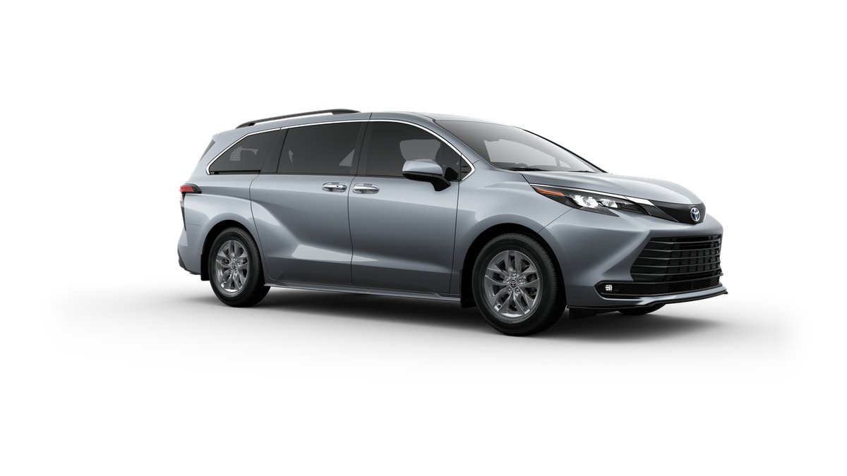 2025 Toyota Sienna XLE photo 30