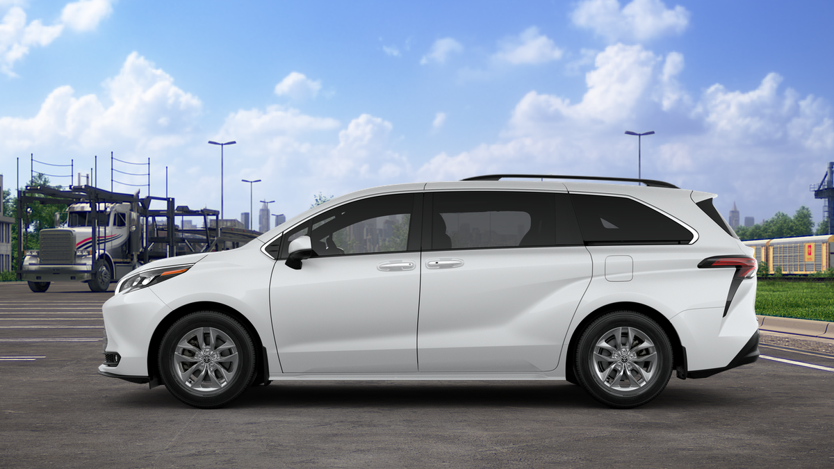 2025 Toyota Sienna XLE photo 4