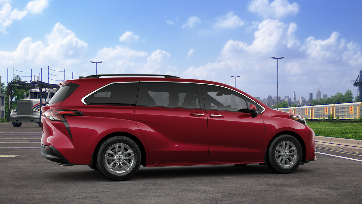 2025 Toyota Sienna XLE photo 11