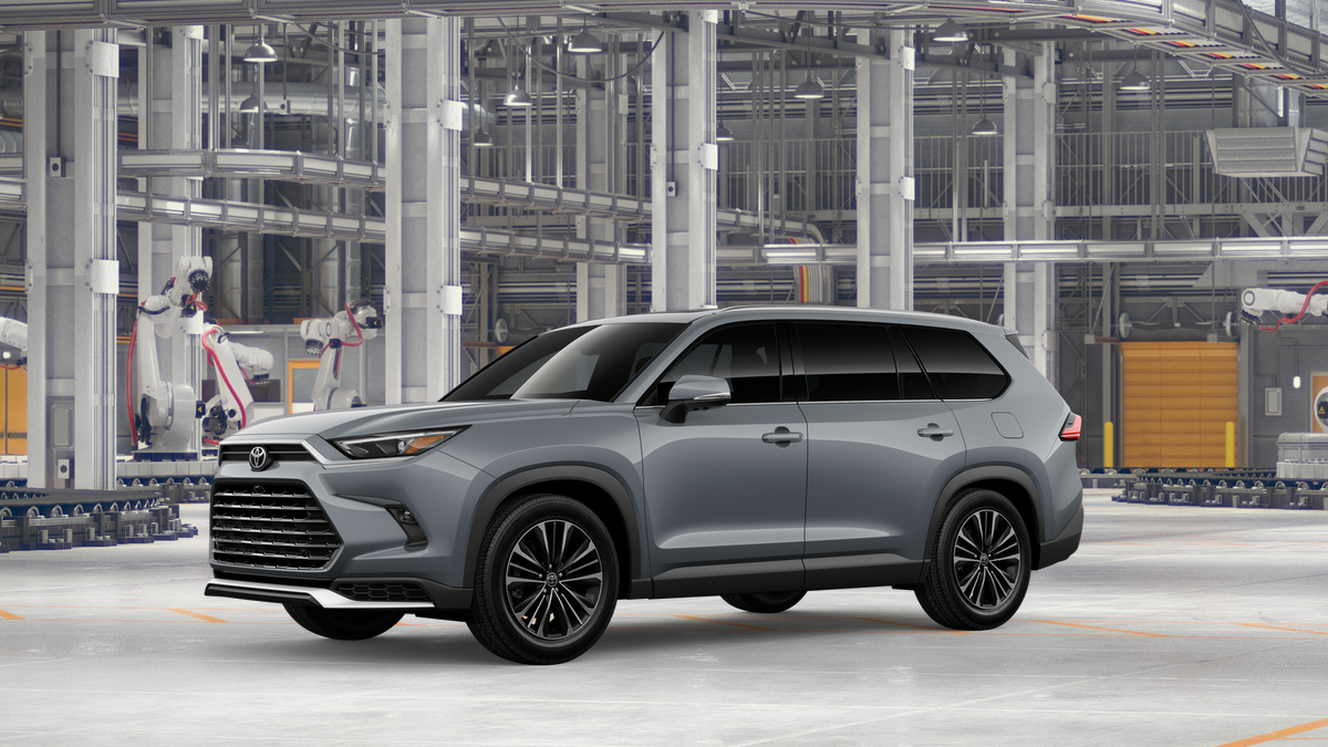 2026 Toyota Highlander Hybrid Platinum photo 2