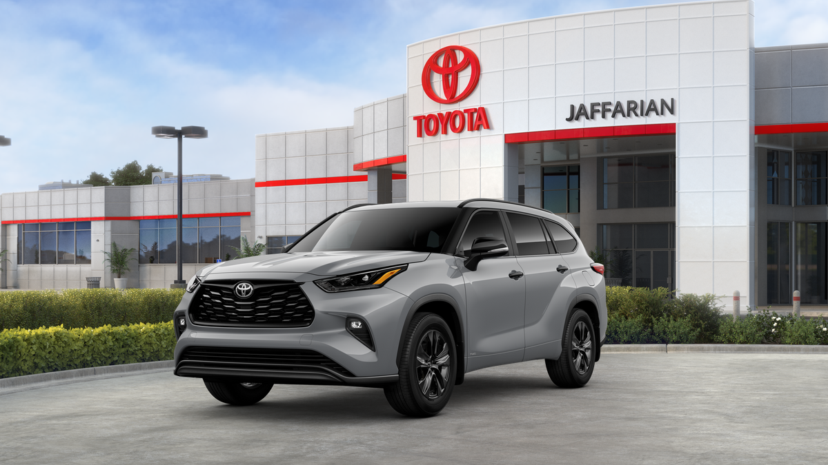 2025 Toyota Highlander Hybrid XLE Nightshade