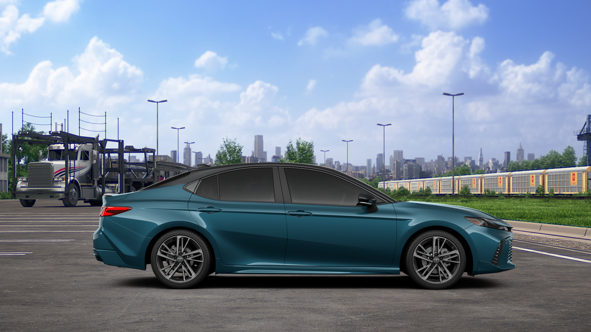 New 2026 Ocean Gem with Midnight Black Metallic roof <sup>1</sup> Toyota  XSE image 14