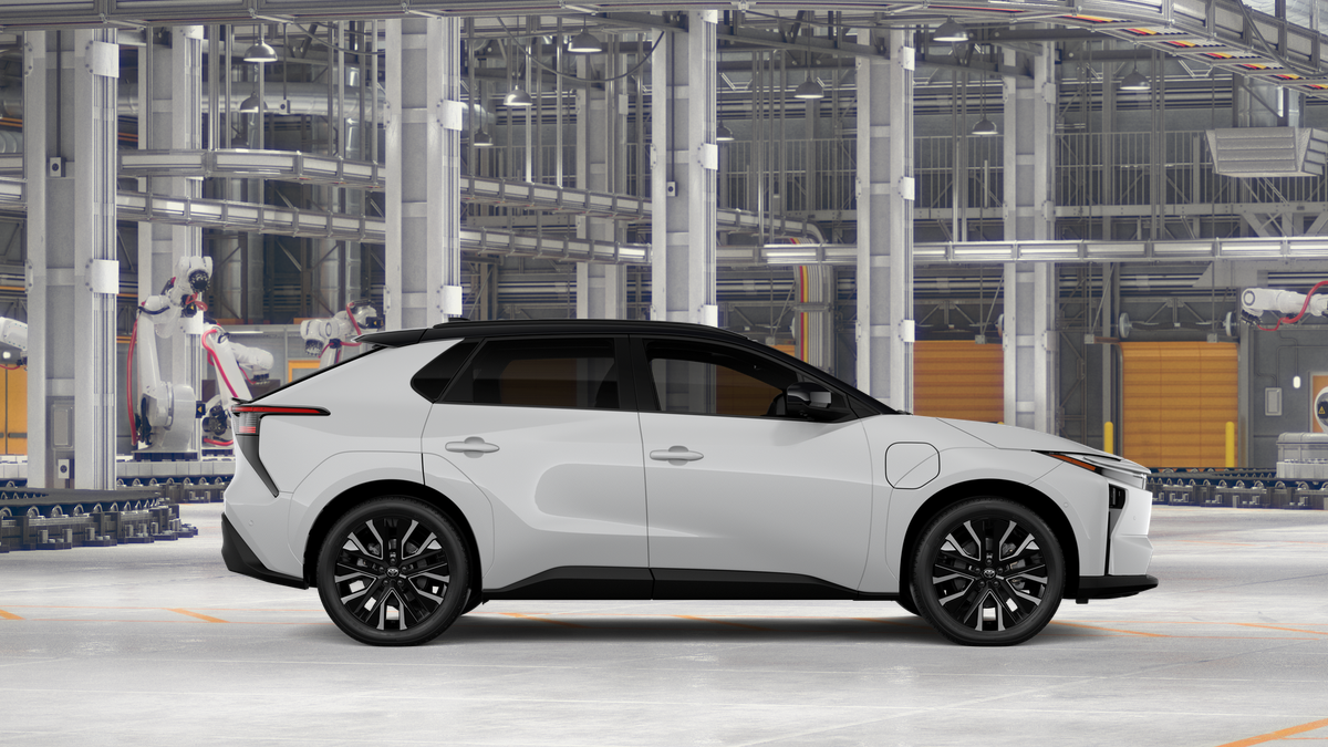 New 2027 Wind Chill Pearl with Midnight Black Metallic roof <sup>1</sup> Toyota  Limited image 14
