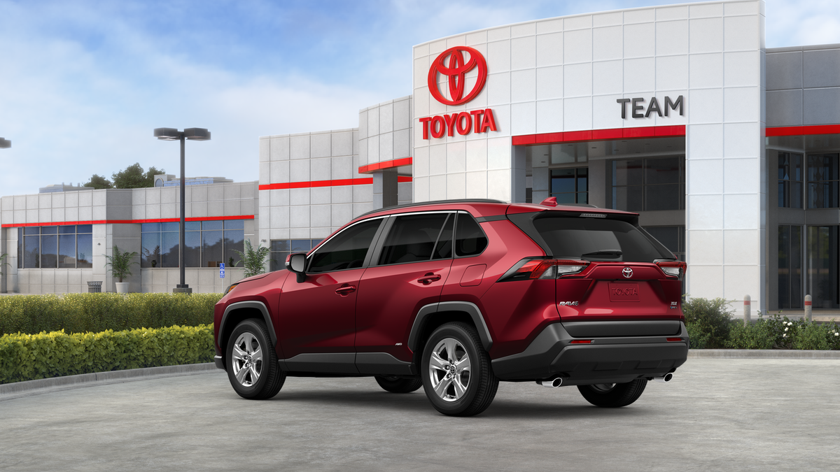 2025 Toyota RAV4 Hybrid XLE photo 2