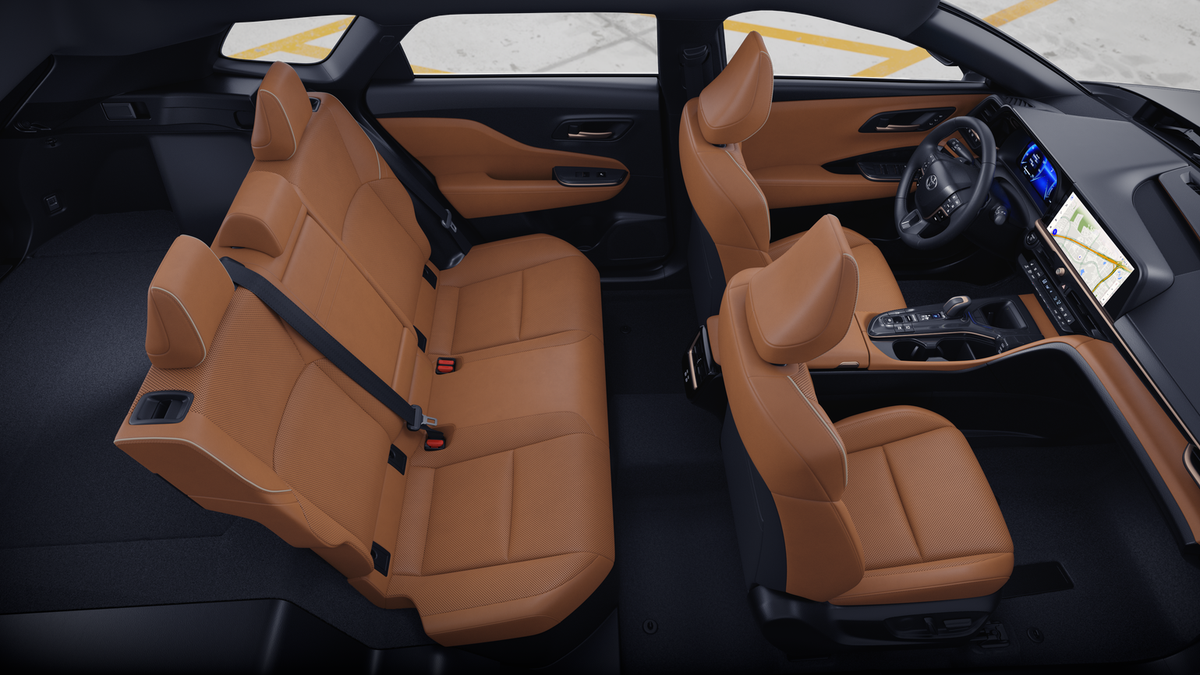 2025 Toyota Crown Signia XLE photo 22