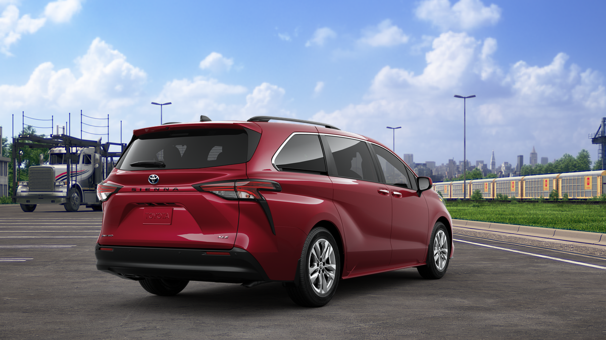 2025 Toyota Sienna XLE photo 9