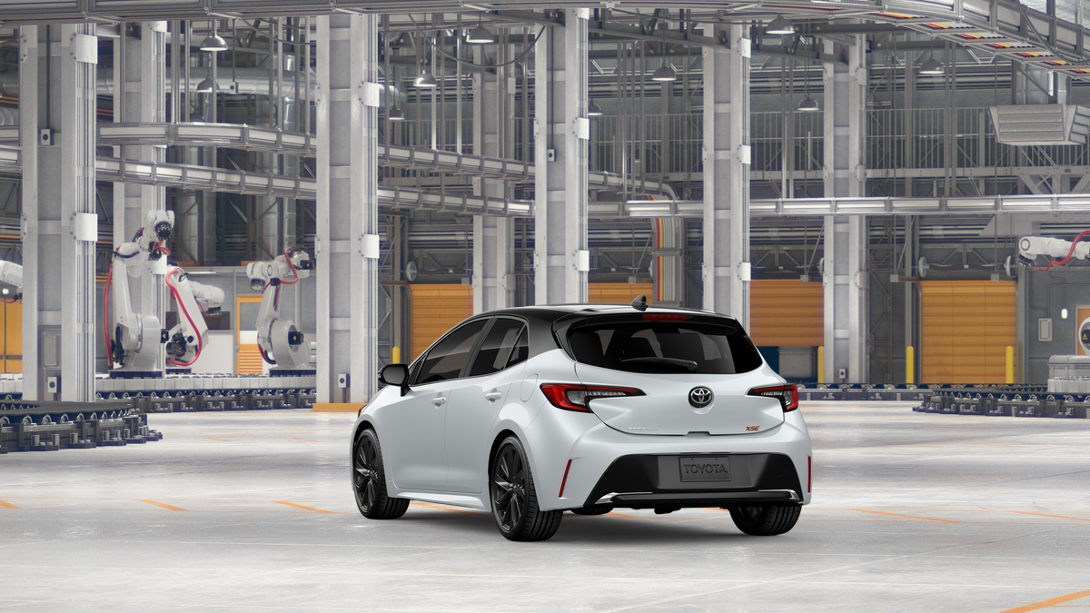 New 2027 Wind Chill Pearl with Black roof <sup>1</sup> Toyota  XSE image 9
