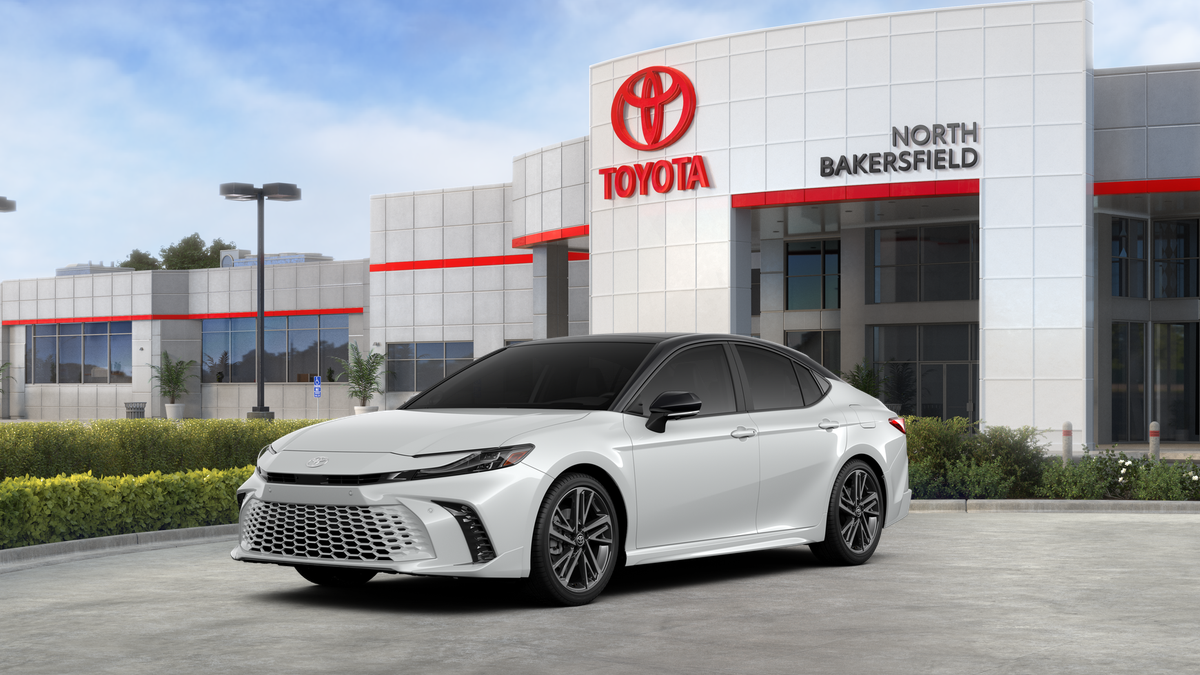 2026 Toyota Camry XSE Hybrid's photo