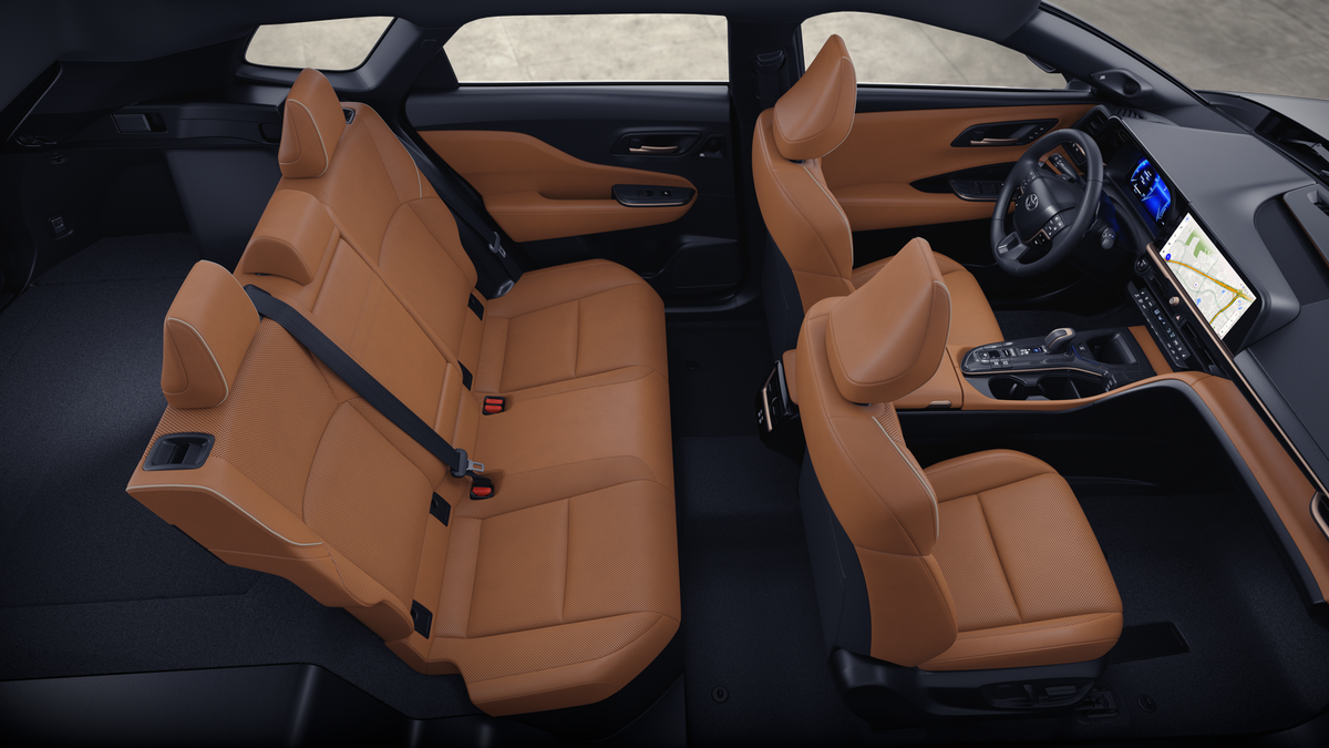 2025 Toyota Crown Signia Limited photo 4