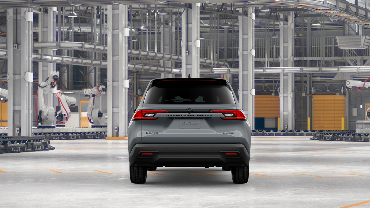 2026 Toyota Highlander Hybrid photo 2