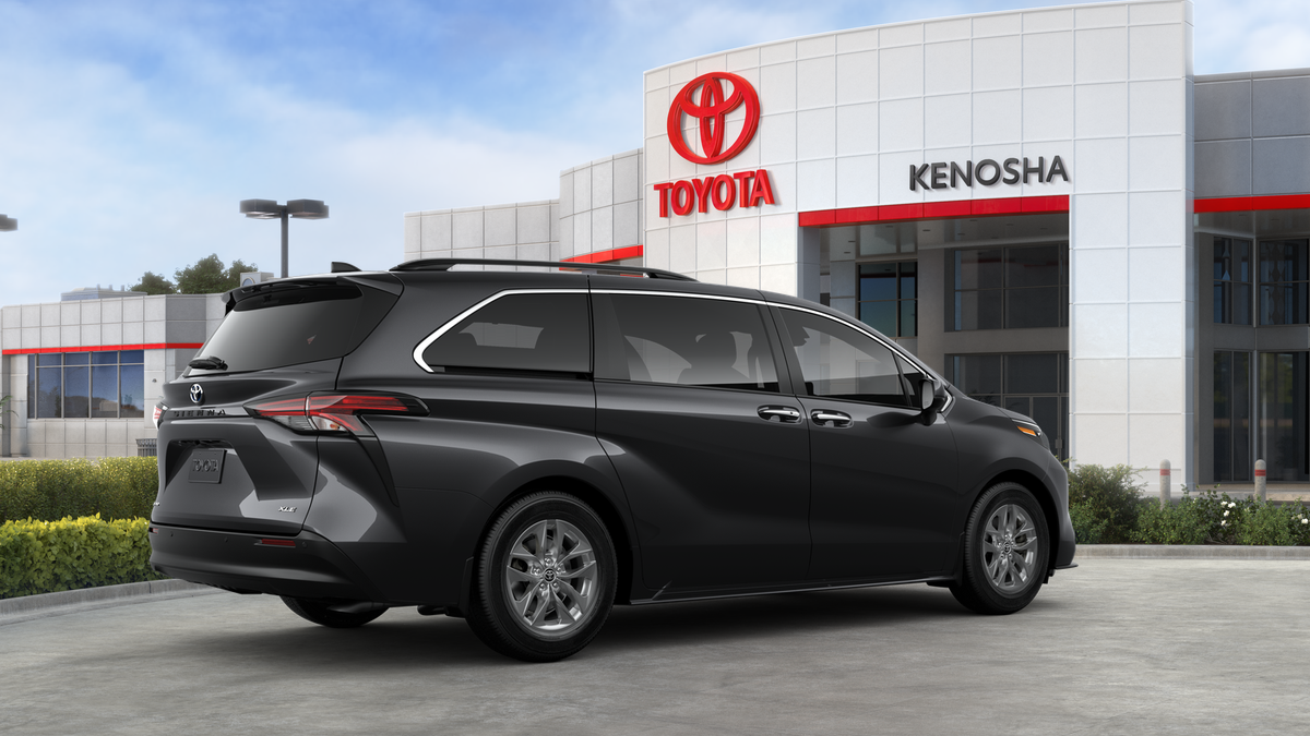 2025 Toyota Sienna XLE photo 10