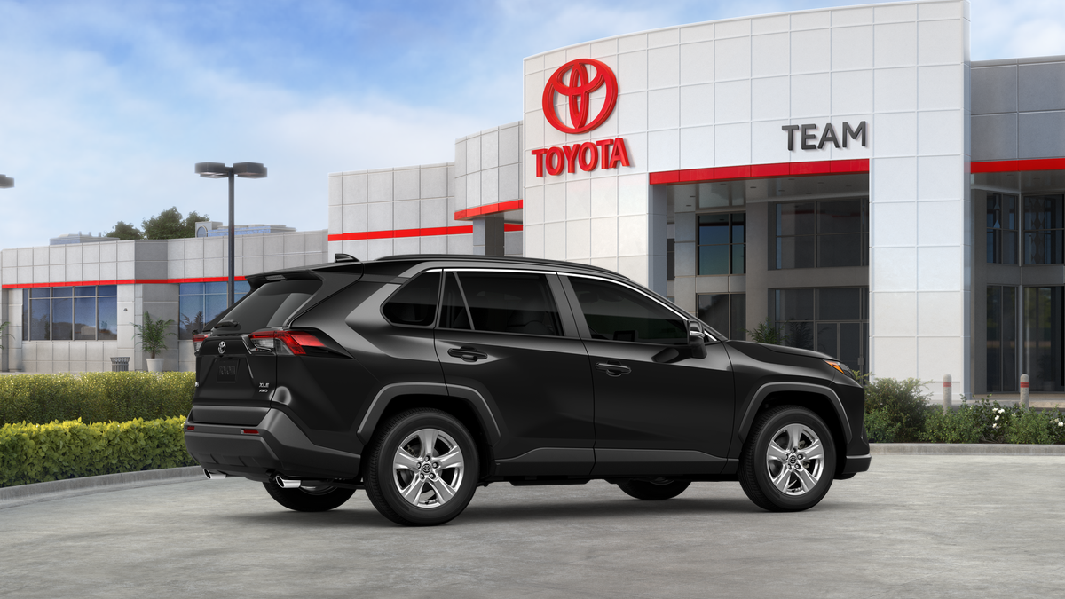 2025 Toyota RAV4 XLE photo 17