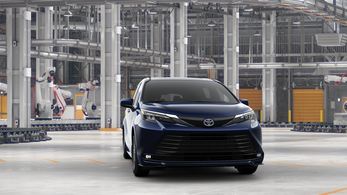 2025 Toyota Sienna XLE photo 18