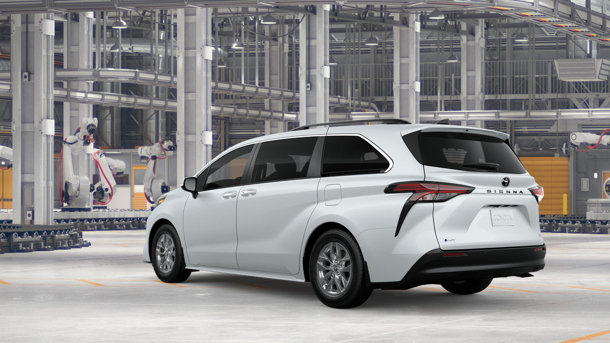 Sienna XLE 2.5L Hybrid Engine Front-Wheel Drive 7-passenger seating [5]