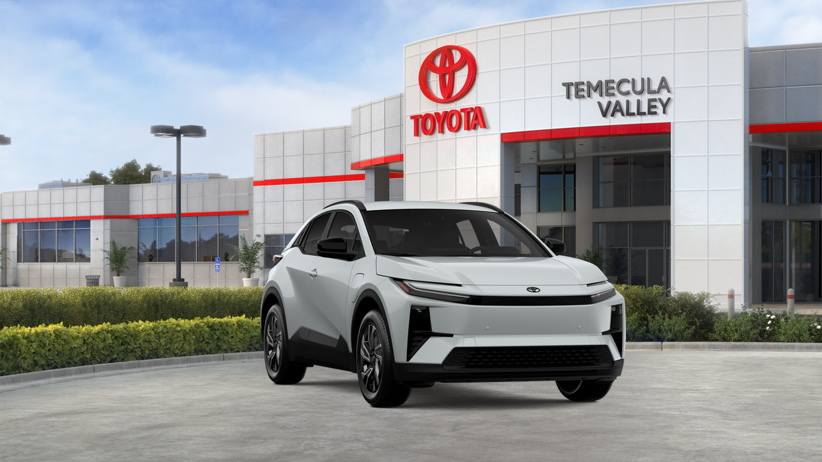 New 2026 Wind Chill Pearl <sup>1</sup> Toyota  SE image 18