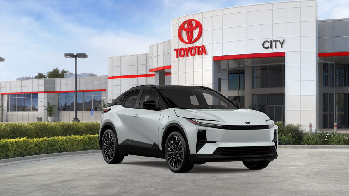 New 2027 Wind Chill Pearl with Midnight Black Metallic roof <sup>1</sup> Toyota  XSE image 52