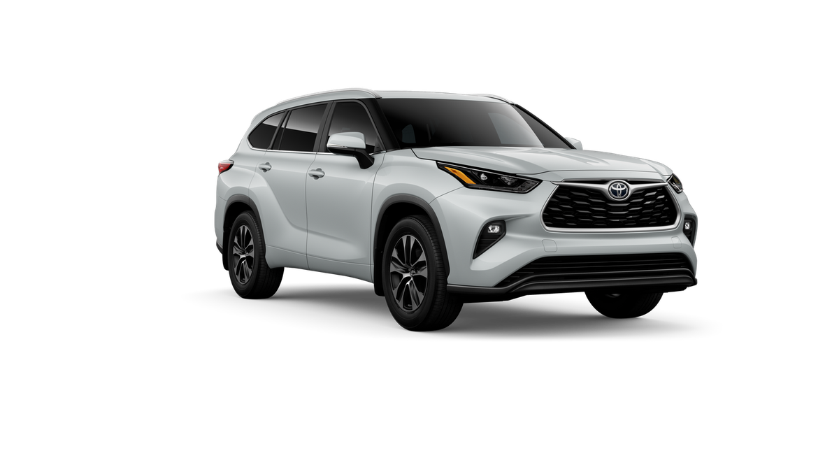 New Wind Chill Pearl [extra cost color] 2026 Toyota Highlander XLE