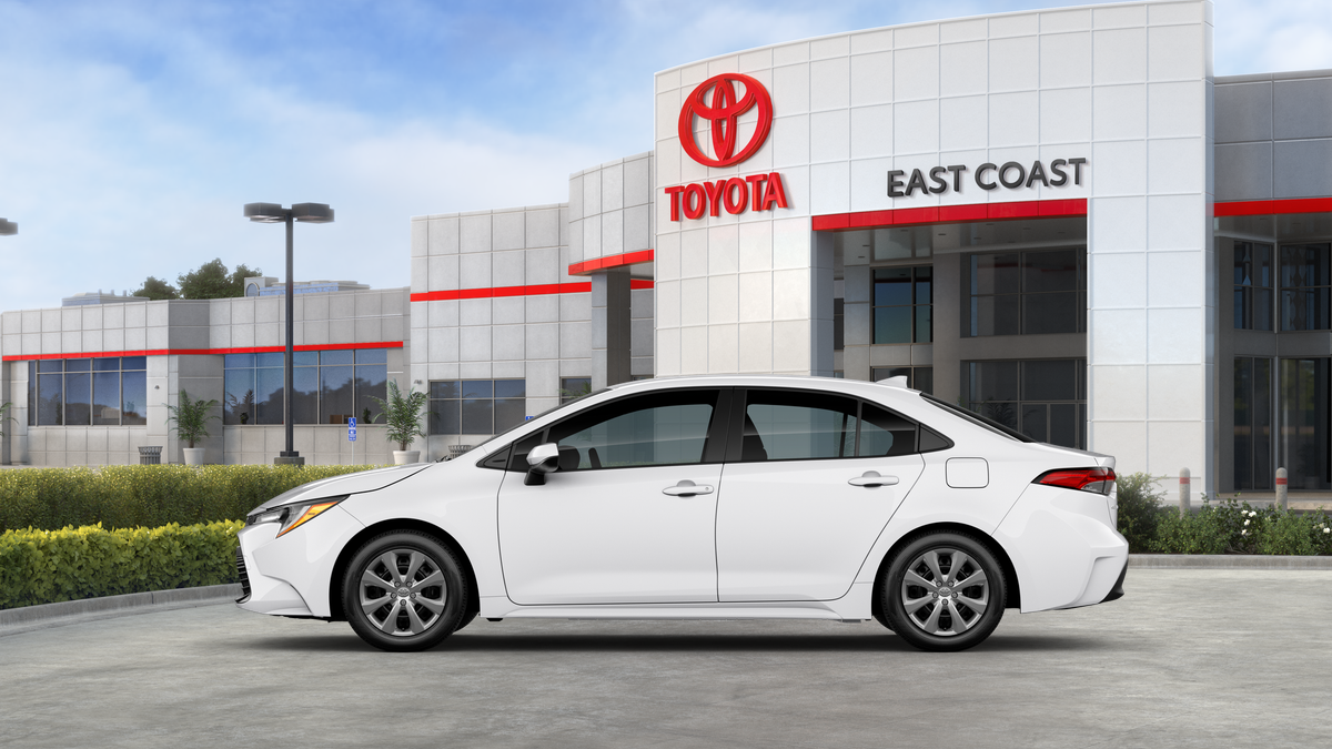 2025 Toyota Corolla LE photo 5