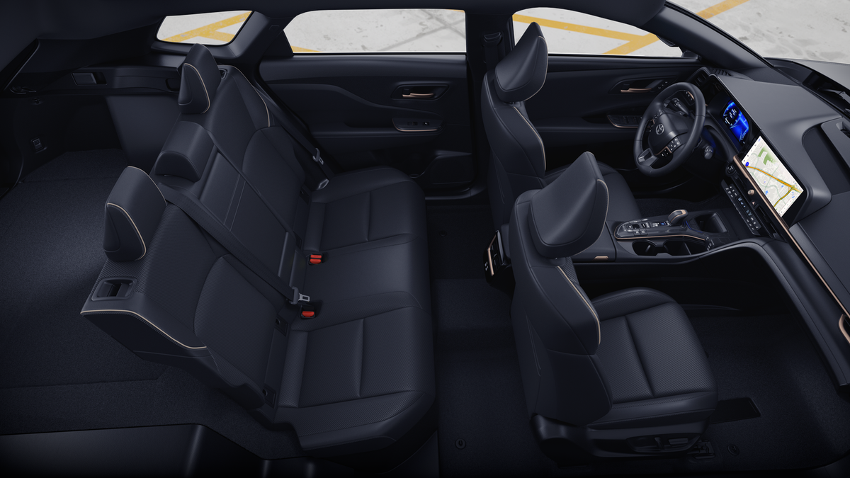 2025 Toyota Crown Signia XLE photo 22