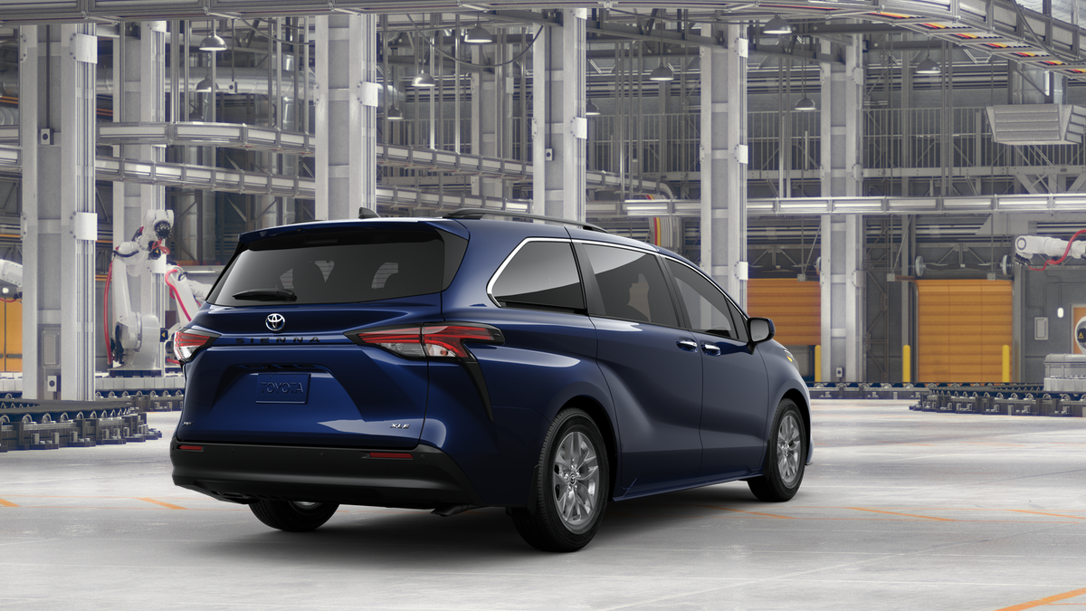 2025 Toyota Sienna XLE photo 11