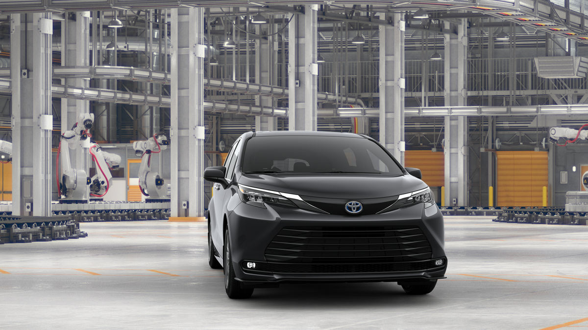 2025 Toyota Sienna XLE photo 18