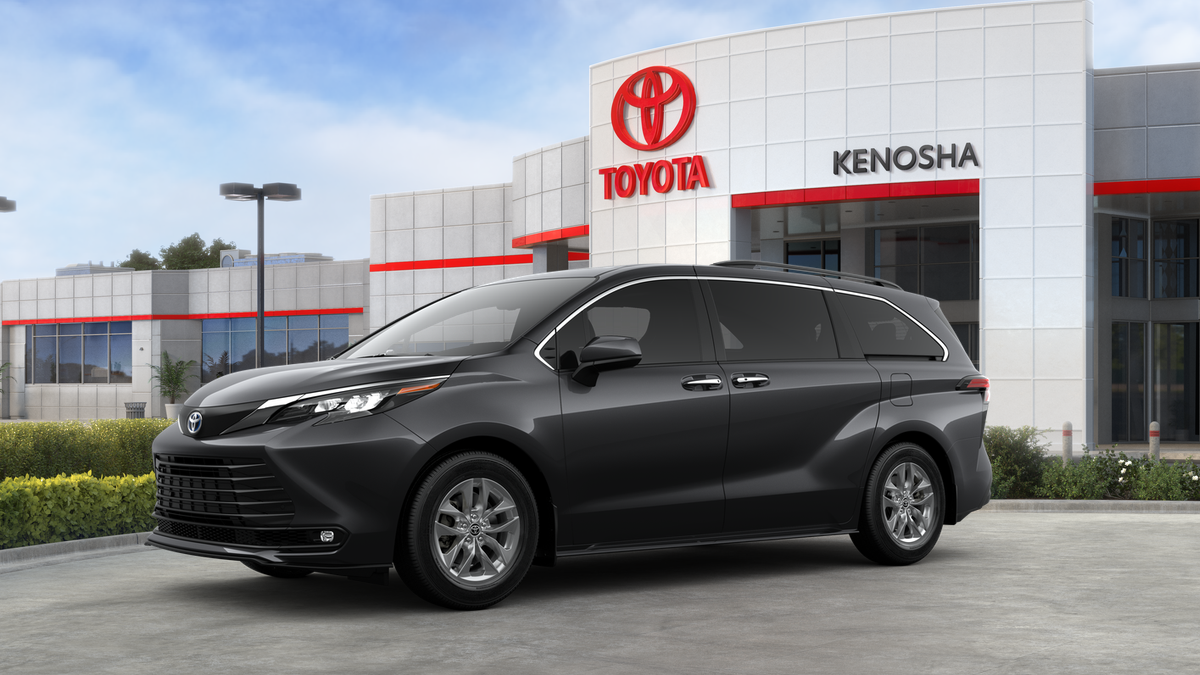 2025 Toyota Sienna XLE photo 2