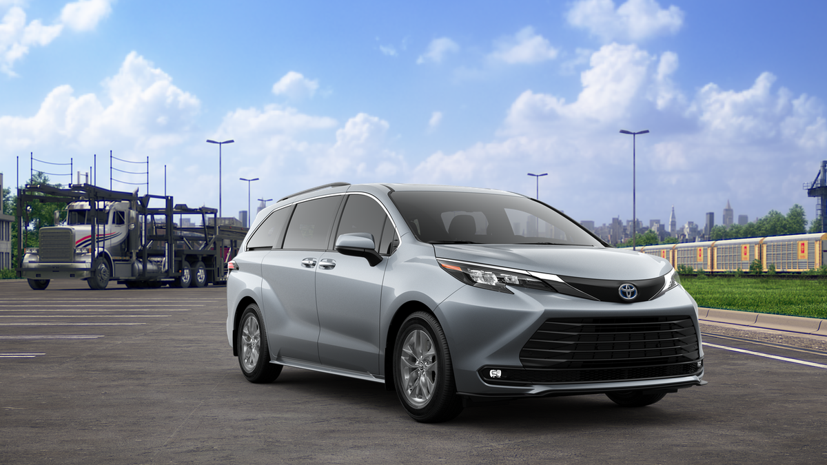 2025 Toyota Sienna XLE photo 15