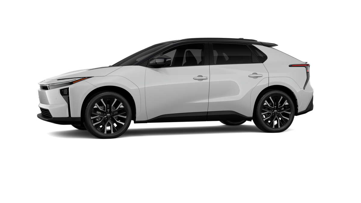 New 2027 Wind Chill Pearl with Midnight Black Metallic roof <sup>1</sup> Toyota  Limited image 5