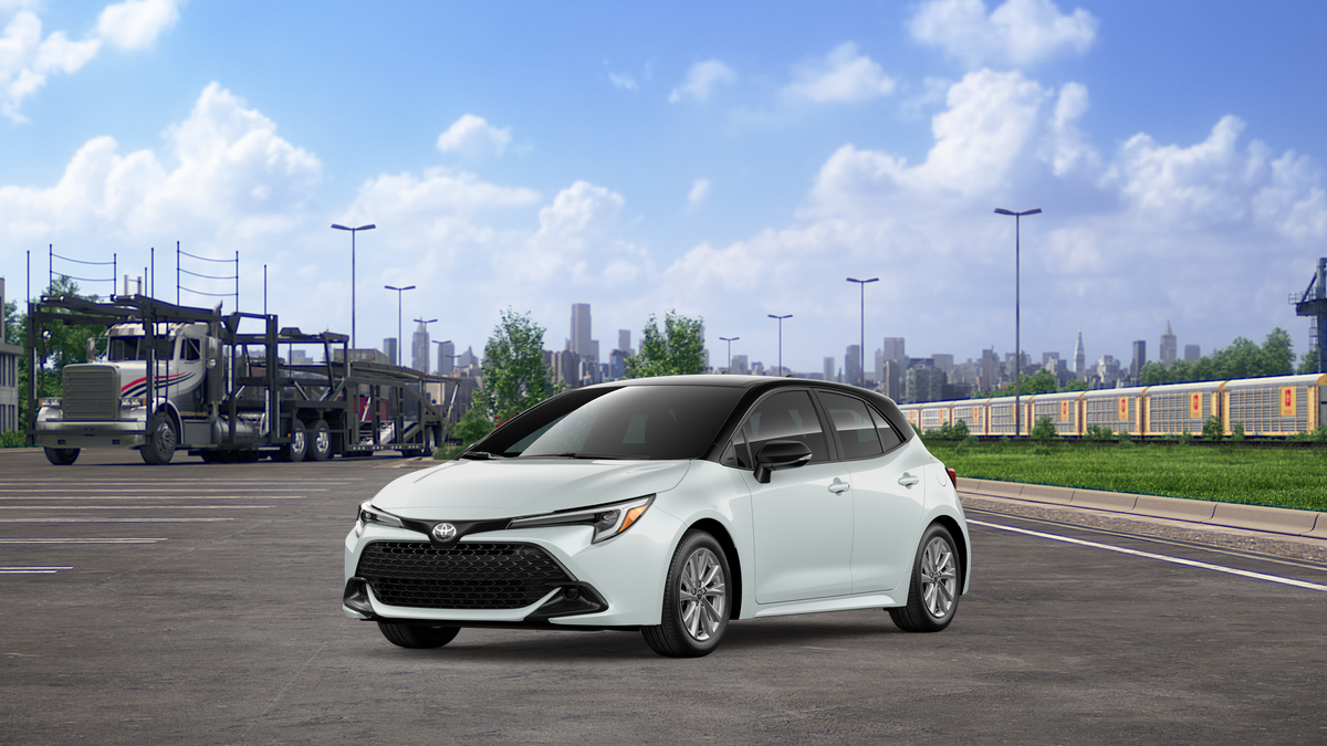 2026 Toyota Corolla Hatchback SE's photo