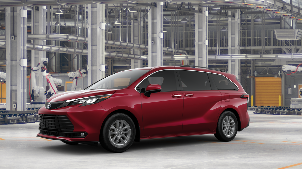 2025 Toyota Sienna XLE photo 2