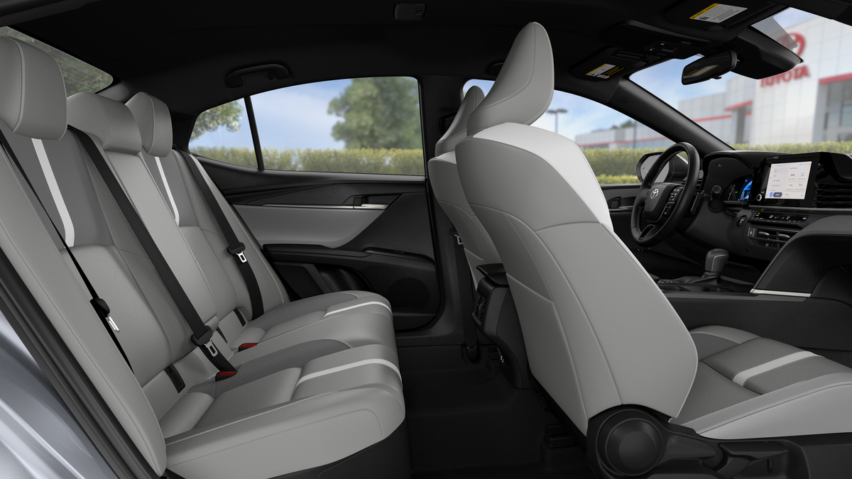 2025 Toyota Camry SE photo 14