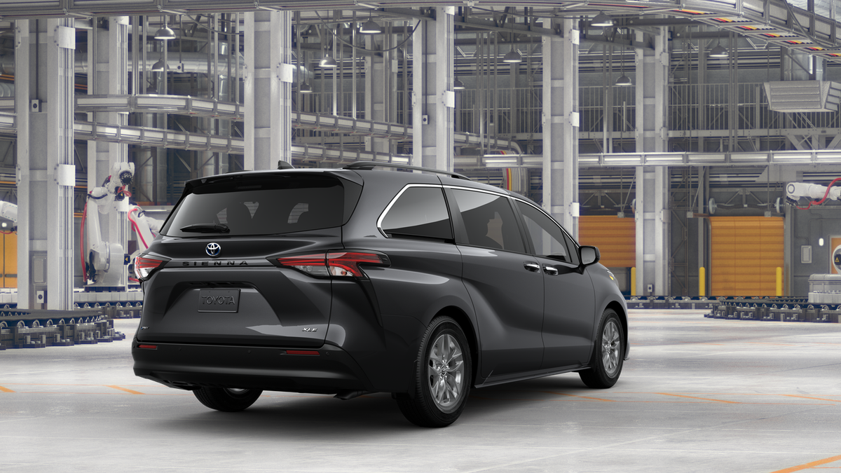 2025 Toyota Sienna XLE photo 11