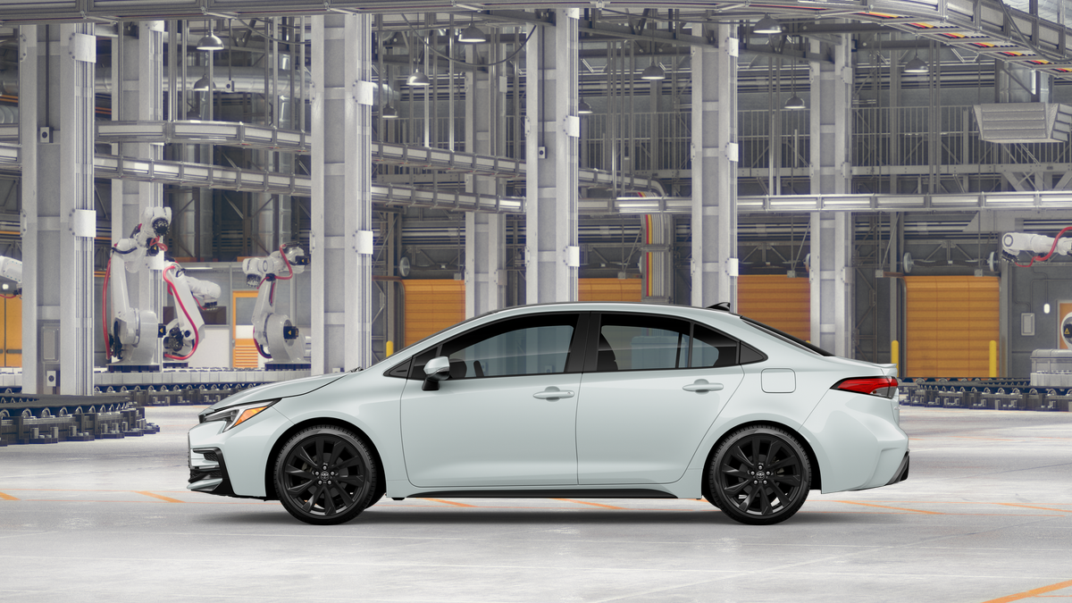 New 2026 Wind Chill Pearl with Midnight Black Metallic roof <sup>1</sup> Toyota  SE image 6