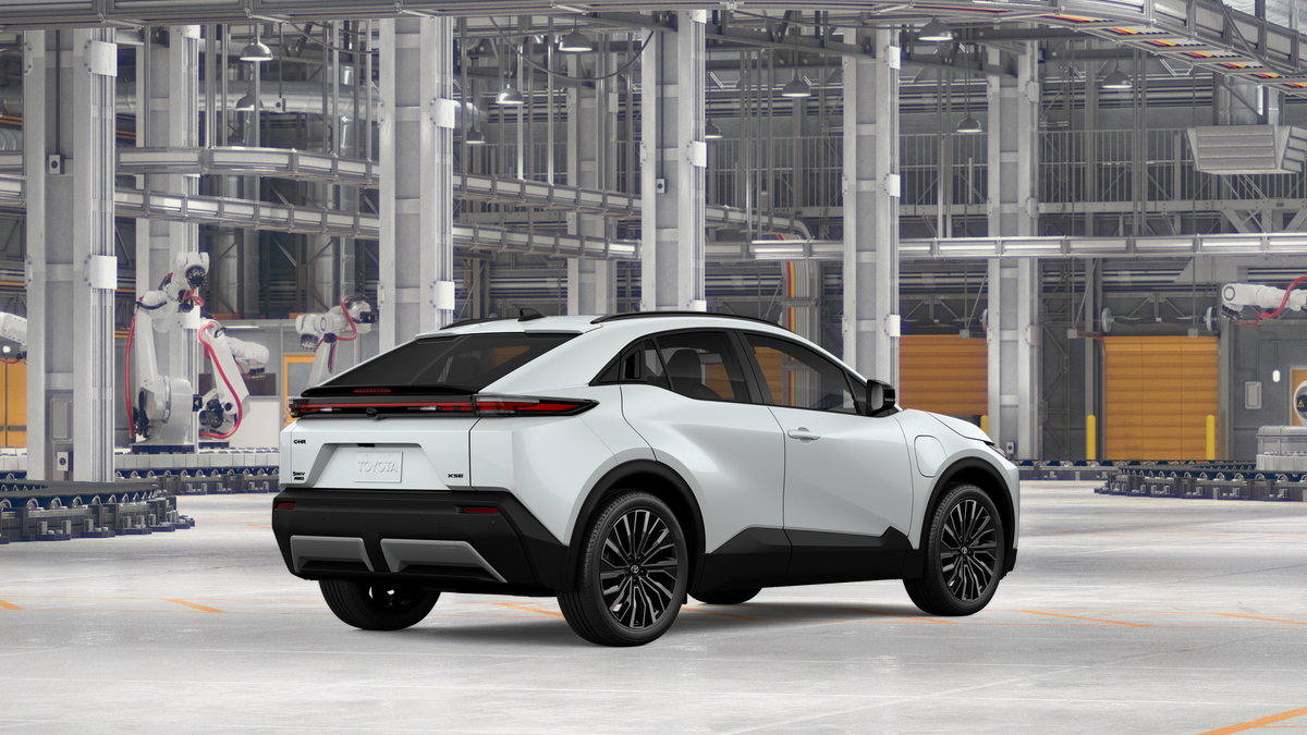 New 2027 Wind Chill Pearl <sup>1</sup> Toyota  XSE image 12