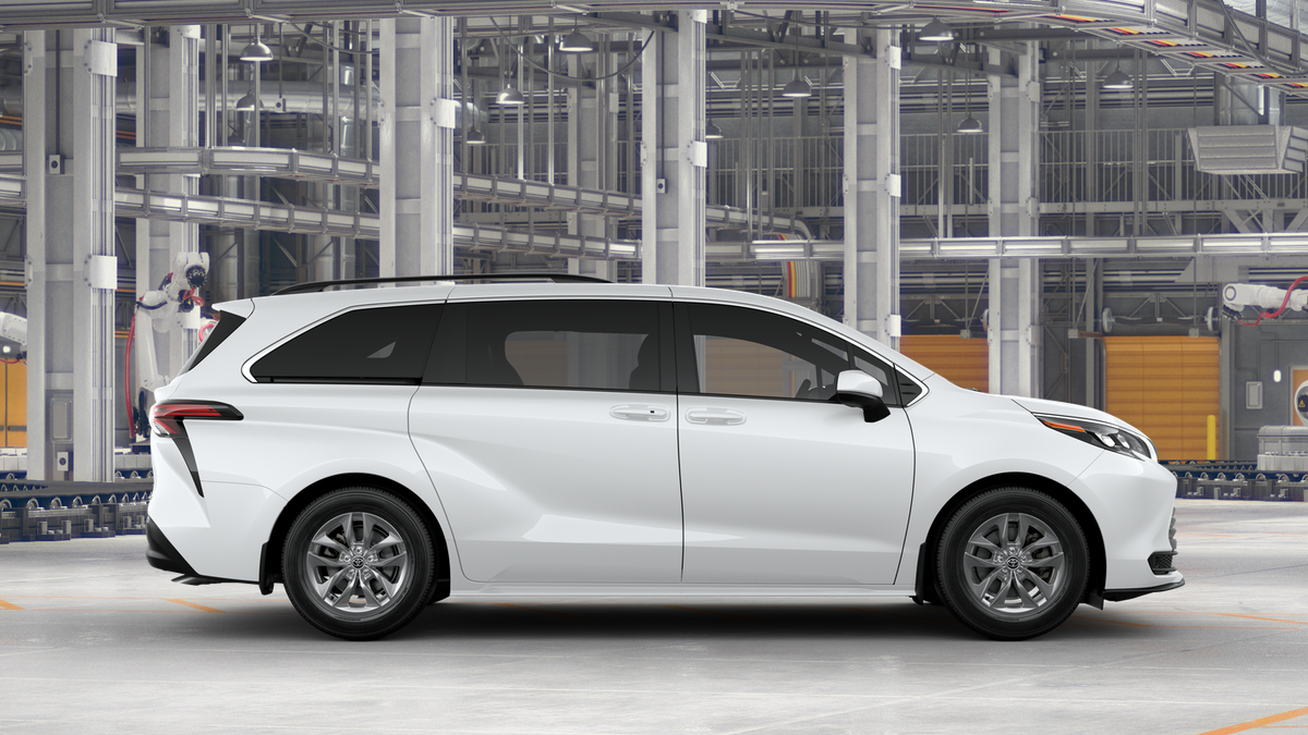 2025 Toyota Sienna LE photo 13