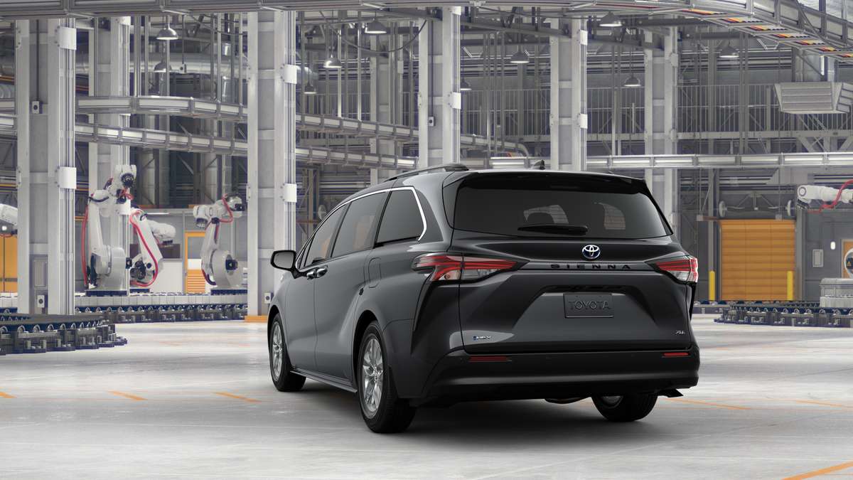 2025 Toyota Sienna XLE photo 9