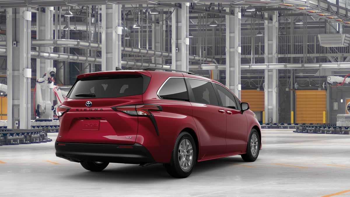 2025 Toyota Sienna XLE photo 11