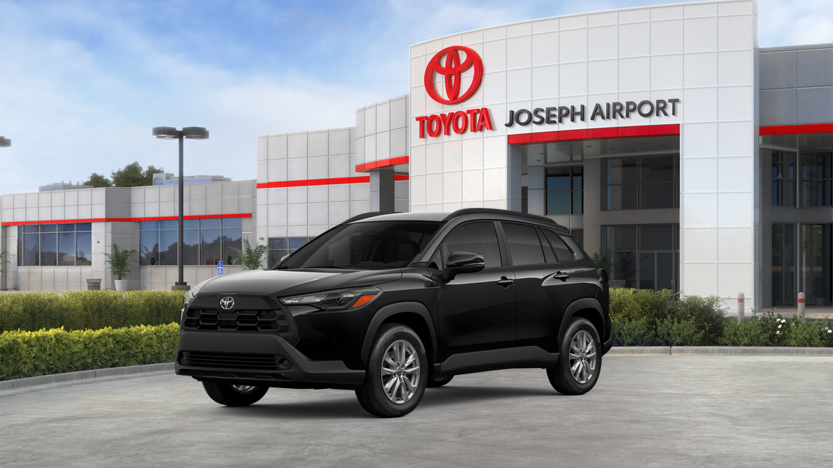 2026 Toyota Corolla Cross LE photo 4